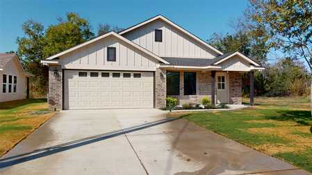 $275,000 - 3Br/2Ba -  for Sale in Original Cleburn, Cleburne