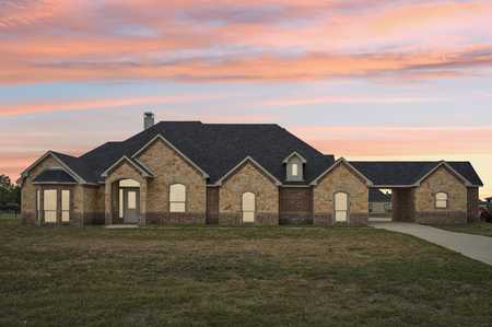 $755,900 - 5Br/5Ba -  for Sale in Winners Circle 1 & 2 & 3 & 4, Terrell