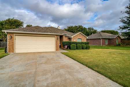 $330,000 - 3Br/2Ba -  for Sale in Elk Ridge Estates, Burleson