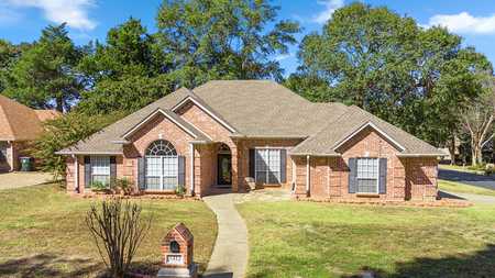 $399,500 - 4Br/2Ba -  for Sale in Woods U I & Ii, Tyler