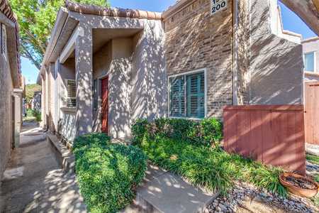 $299,000 - 2Br/2Ba -  for Sale in Villas Condominium At Parkway Village, Dallas