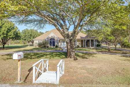 $639,000 - 3Br/3Ba -  for Sale in Oakview Farms Sec 04, Alvarado