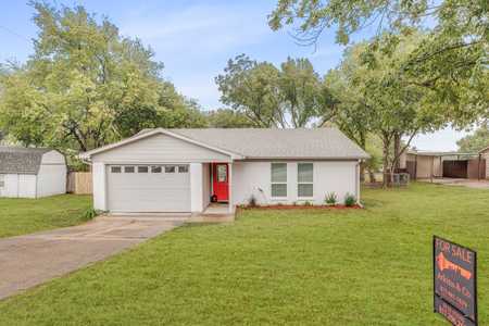 $299,000 - 3Br/2Ba -  for Sale in Hilltop Park Add, Fort Worth