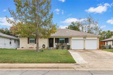 $460,000 - 3Br/2Ba -  for Sale in Claremont Add 04 Instl, Dallas