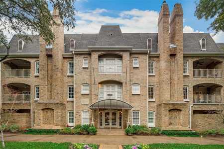 $699,000 - 2Br/2Ba -  for Sale in Savoy Condo, Highland Park