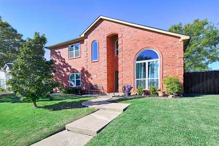 $495,900 - 4Br/3Ba -  for Sale in Oaks Two Addition (csa), Sachse