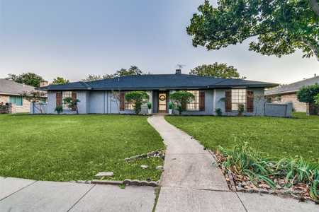 $639,000 - 4Br/3Ba -  for Sale in Cloisters 3, Plano