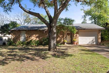 $299,900 - 3Br/2Ba -  for Sale in Village North 3, Plano