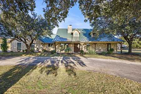 $750,000 - 4Br/3Ba -  for Sale in Chaparral Estates, Granbury