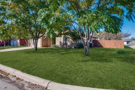 $280,000 - 3Br/2Ba -  for Sale in Twin Mills Add, Fort Worth