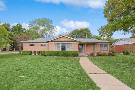 $270,000 - 3Br/2Ba -  for Sale in Chapman Place, Waxahachie