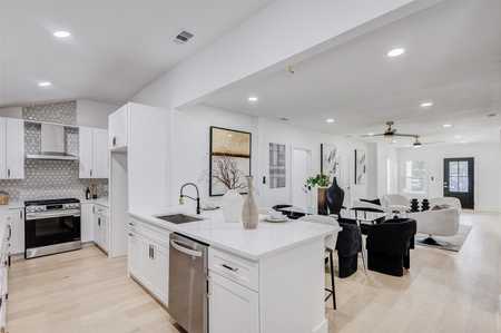 $699,000 - 3Br/3Ba -  for Sale in Mount Auburn, Dallas