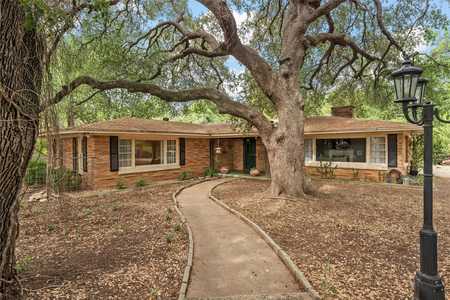 $365,000 - 4Br/4Ba -  for Sale in Davis E S Tr, Waco