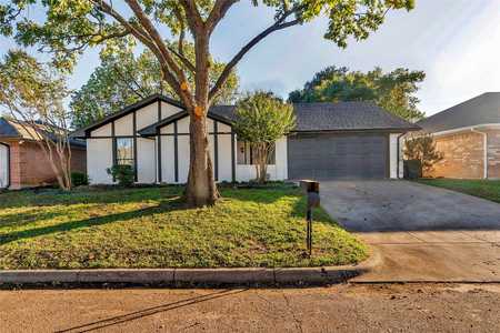 $299,000 - 3Br/2Ba -  for Sale in Candleridge Add, Fort Worth