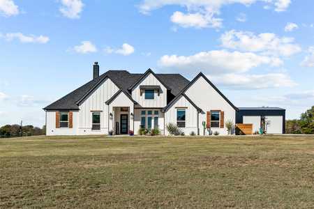 $825,000 - 4Br/3Ba -  for Sale in Llano, Weatherford