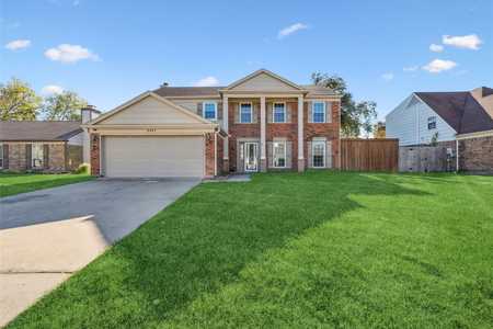 $365,000 - 4Br/3Ba -  for Sale in Oak Hollow Ph 07, Grand Prairie