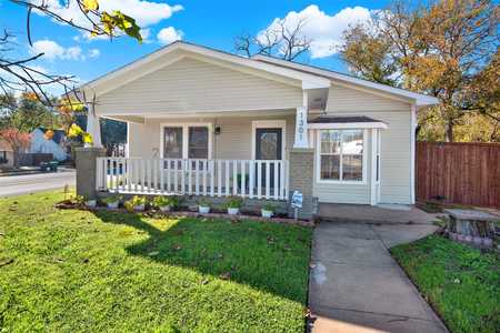 $400,000 - 4Br/2Ba -  for Sale in Oakhurst Add, Fort Worth