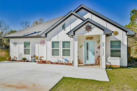 $240,000 - 3Br/2Ba -  for Sale in Comanche Cove Sub Sec C, Granbury