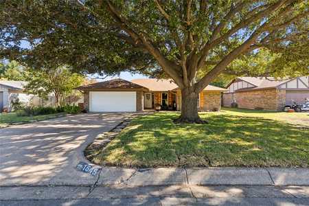 $325,000 - 3Br/2Ba -  for Sale in Greenbriar Add, Benbrook