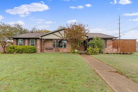 $390,000 - 4Br/2Ba -  for Sale in Spring Ridge 04, Richardson