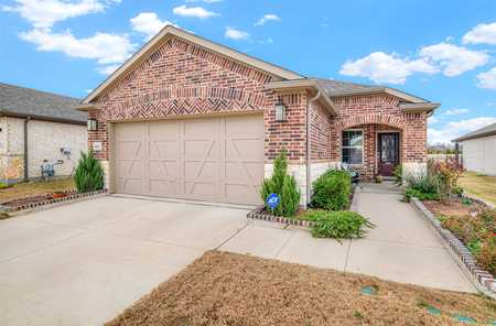 $385,000 - 3Br/2Ba -  for Sale in Trinity Falls Planning Unit 3 Ph 5b East, Mckinney