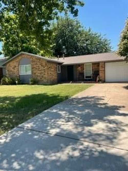 $290,000 - 3Br/2Ba -  for Sale in Plano Park Add Third Sec, Plano
