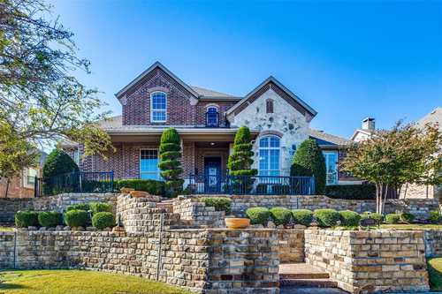 $869,900 - 5Br/5Ba -  for Sale in Castle Hills Ph Iii Sec A, Lewisville