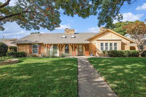 $500,000 - 4Br/3Ba -  for Sale in Country Club Estates, Farmers Branch