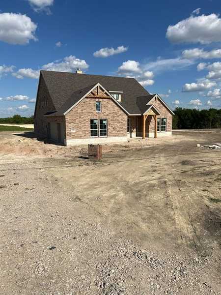$660,450 - 4Br/4Ba -  for Sale in Creekview Addition, Van Alstyne