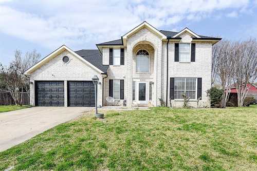 $425,000 - 5Br/4Ba -  for Sale in Westgate Heights Ph 4, Denton