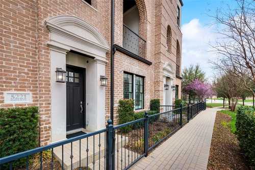 $650,000 - 3Br/4Ba -  for Sale in Townhomes At Lake Carolyn, Irving