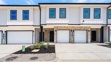 $399,900 - 3Br/3Ba -  for Sale in 17th Street Twnhms, Plano