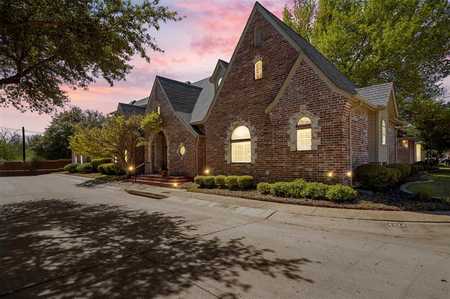 $695,000 - 3Br/3Ba -  for Sale in Hampton Place Fort Worth, Fort Worth