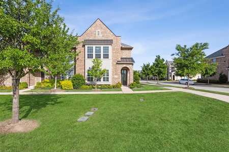 $465,000 - 3Br/3Ba -  for Sale in Apples Crossing, Fairview