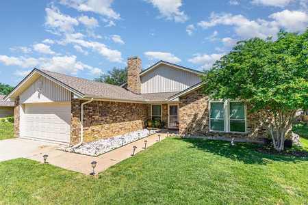 $350,000 - 3Br/2Ba -  for Sale in Candleridge Add, Fort Worth