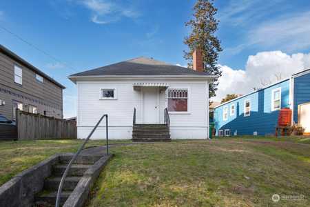 $425,000 - 2Br/1Ba -  for Sale in Green Lake, Seattle