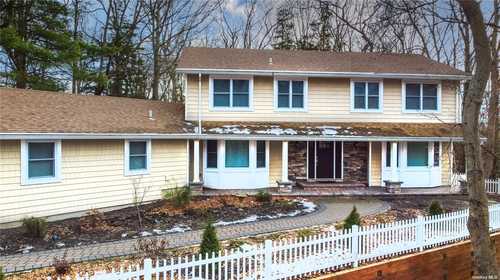 $1,200,000 - 5Br/3Ba -  for Sale in Dix Hills