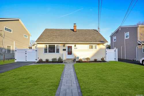 $489,000 - 4Br/1Ba -  for Sale in Wantagh
