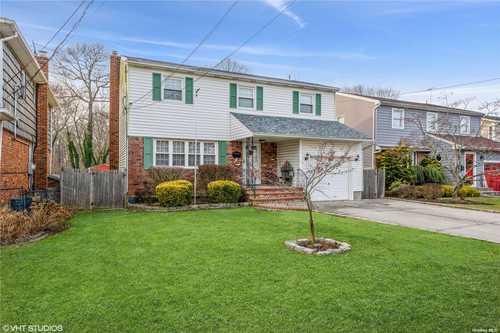 $669,000 - 4Br/3Ba -  for Sale in Wantagh