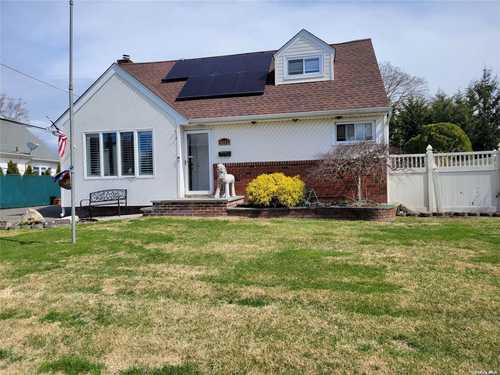 $585,000 - 4Br/2Ba -  for Sale in Wantagh
