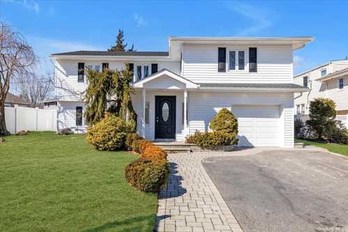 $849,000 - 4Br/3Ba -  for Sale in Wantagh