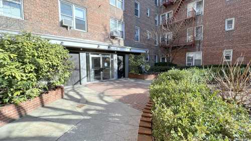 $200,000 - 0Br/1Ba -  for Sale in 6259 108th Corp, Forest Hills