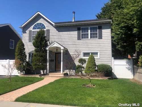 $599,999 - 4Br/2Ba -  for Sale in Wantagh