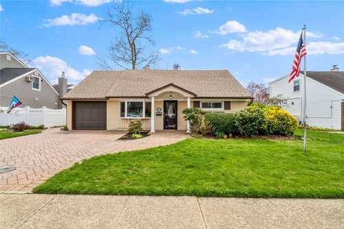 $699,000 - 4Br/2Ba -  for Sale in Wantagh