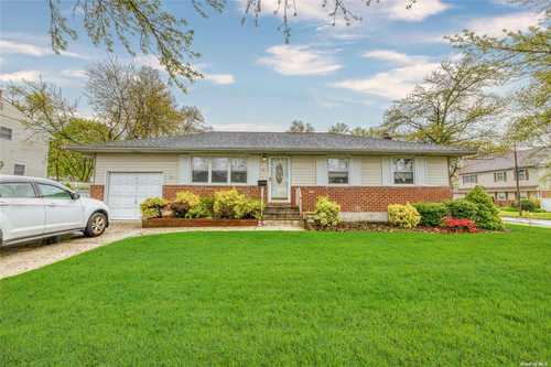 $499,996 - 3Br/1Ba -  for Sale in Valmont Terrace, Commack