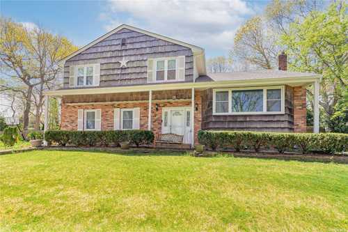 $709,999 - 4Br/3Ba -  for Sale in Smithtown