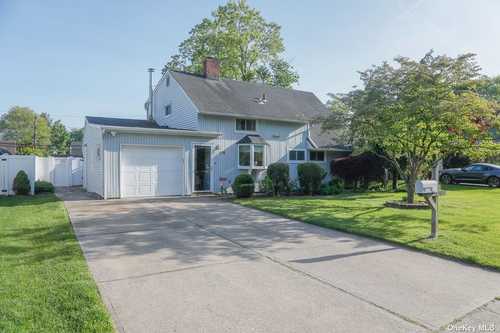 $629,000 - 4Br/2Ba -  for Sale in Wantagh