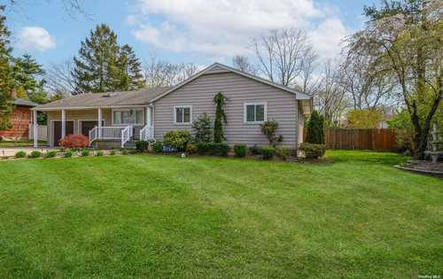 $589,000 - 3Br/3Ba -  for Sale in Commack