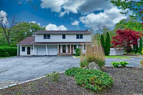 $940,000 - 5Br/4Ba -  for Sale in Commack