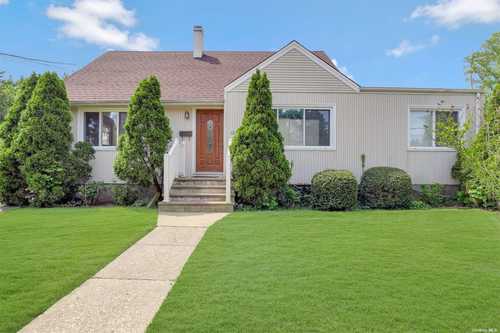 $979,000 - 5Br/3Ba -  for Sale in Syosset